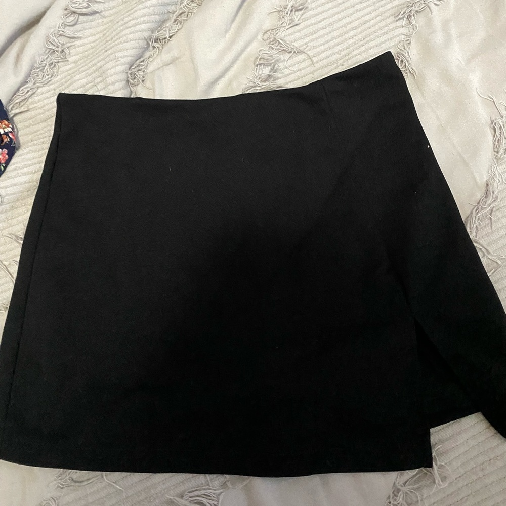 Black skort